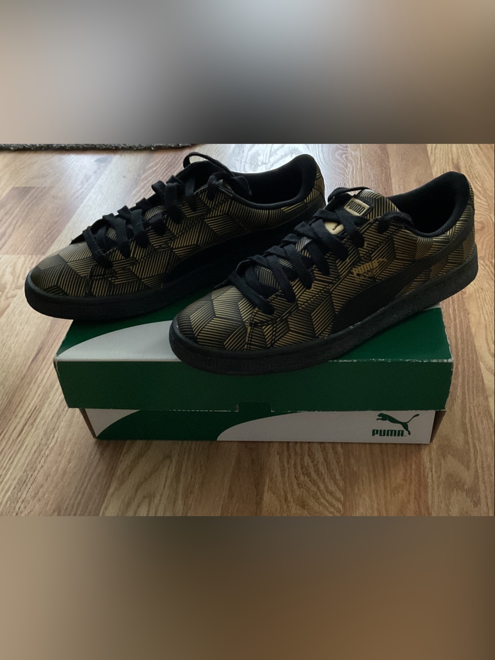 Women’s Geometric Low-Top Puma Sneakers